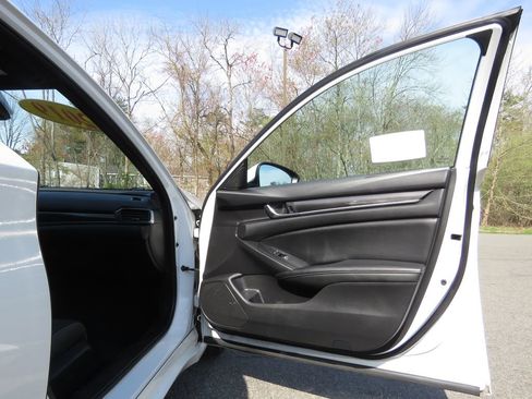 Used 2019 Honda Accord Sport image 12