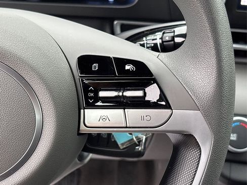 Certified 2025 Hyundai Elantra SE image 24