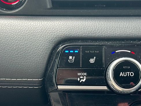 Used 2023 Honda Pilot Elite image 6