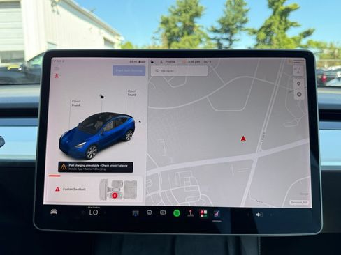 Used 2022 Tesla Model Y Long Range AWD/4WD image 16