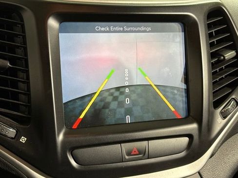 Used 2016 Jeep Cherokee Trailhawk w/ Leather Interior Group image 24