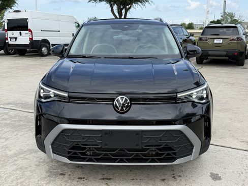 Used 2025 Volkswagen Taos SE FWD image 14