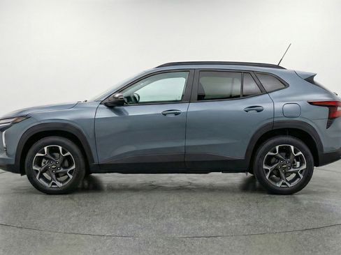 Used 2025 Chevrolet Trax LT image 5