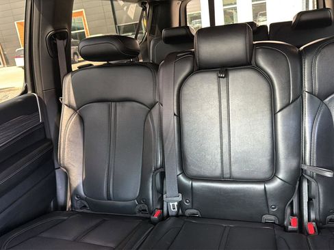 Used 2024 Jeep Wagoneer L Series II w/ Flexible Seating Group AWD/4WD image 18
