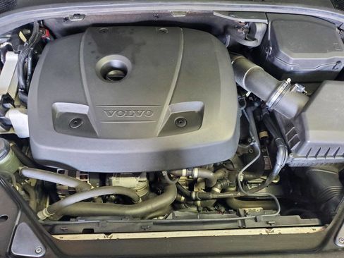 Used 2016 Volvo XC70 T5 Platinum w/ Climate Package image 4