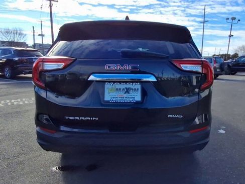 Used 2022 GMC Terrain SLE image 3