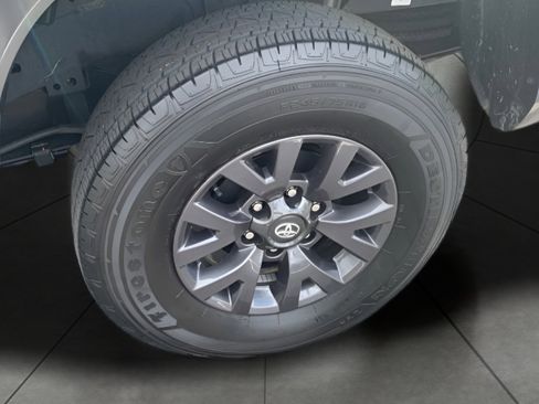 Used 2023 Toyota Tacoma SR5 AWD/4WD image 19