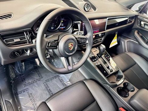 Certified 2026 Porsche Macan AWD/4WD image 4