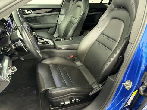 Certified 2019 Porsche Panamera image 5