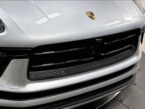Used 2026 Porsche Macan AWD/4WD image 32