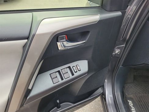 Used 2018 Toyota RAV4 XLE image 24