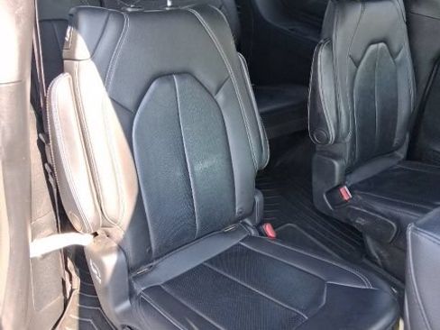 Used 2020 Chrysler Pacifica Touring-L w/ Advanced Safetytec Group AWD/4WD image 25