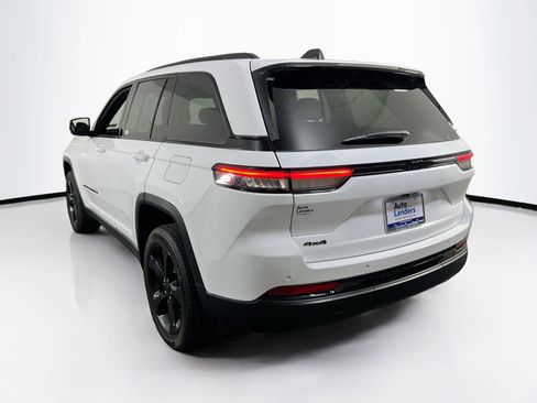 Used 2023 Jeep Grand Cherokee Altitude image 7