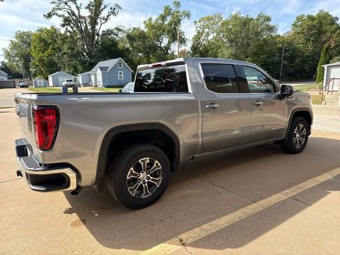 Used 2025 GMC Sierra 1500 SLT image 4