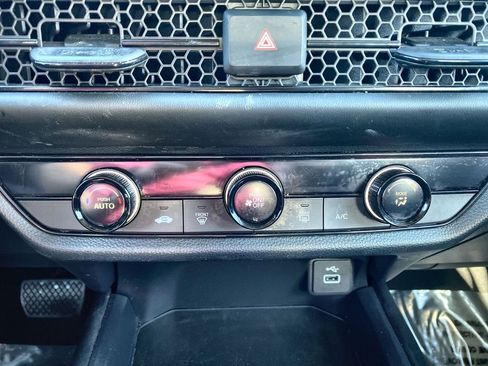 Used 2023 Honda HR-V LX image 16