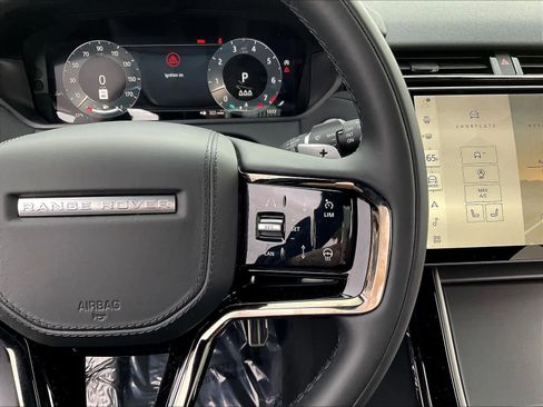 New 2025 Land Rover Range Rover Velar Dynamic SE image 18