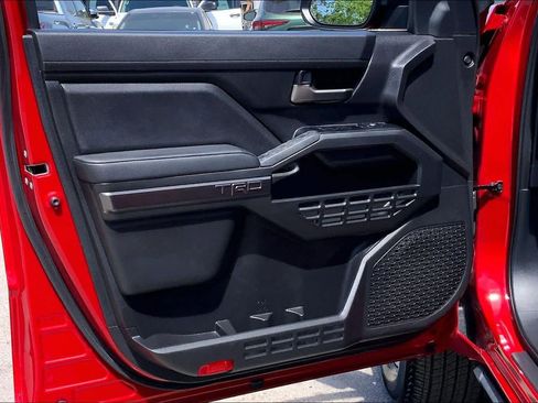 Used 2025 Toyota Tacoma TRD Sport image 21