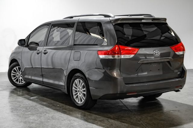 Used 2012 Toyota Sienna XLE FWD image 13