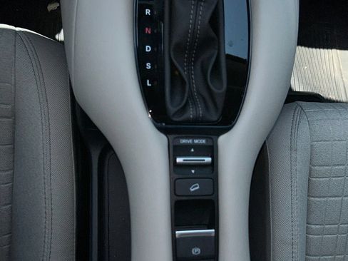 Used 2027 Honda HR-V LX image 12