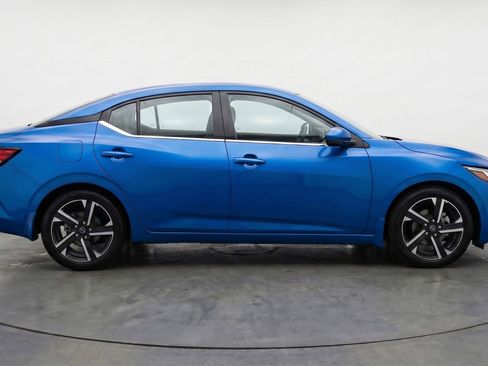 Used 2025 Nissan Sentra SV FWD image 8