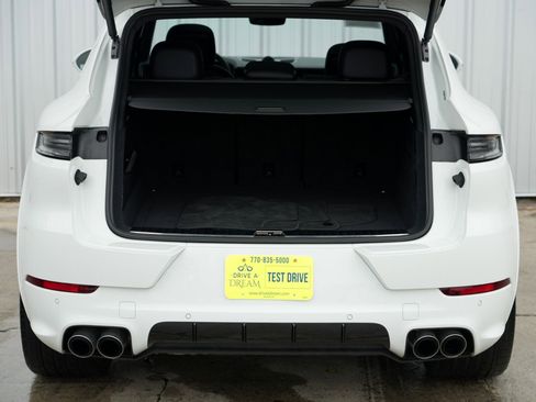 Used 2024 Porsche Cayenne S w/ Premium Package Plus image 10