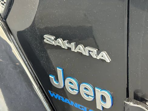 Used 2023 Jeep Wrangler Unlimited Sahara AWD/4WD image 26