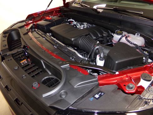 New 2025 Chevrolet Suburban LT w/ Comfort Package image 30