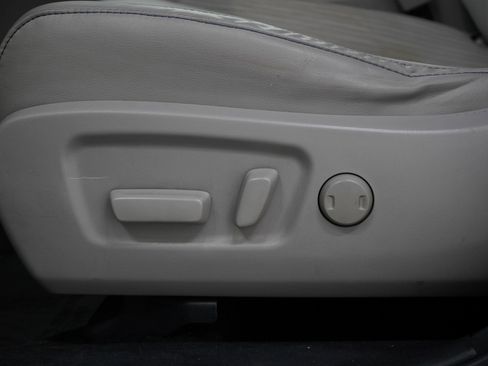 Used 2017 Toyota Highlander Plus image 29