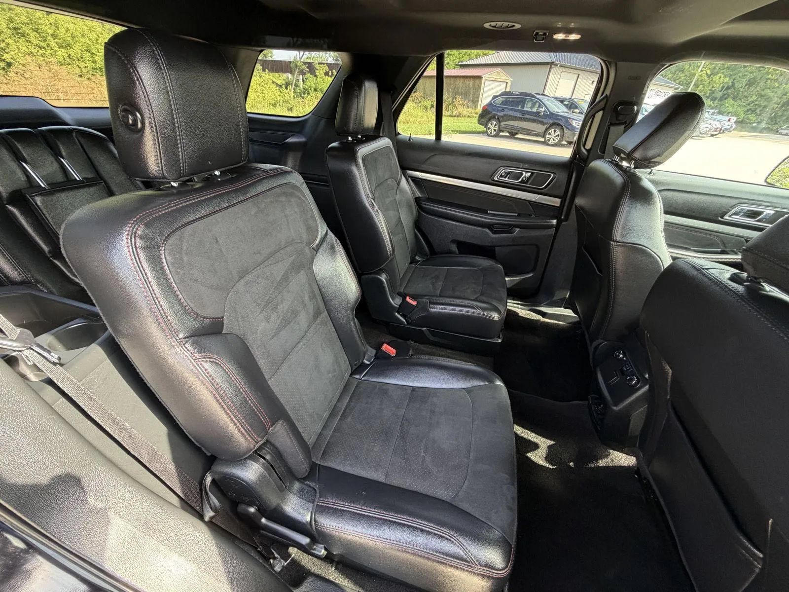 Used 2019 Ford Explorer XLT w/ Equipment Group 202A FWD image 17