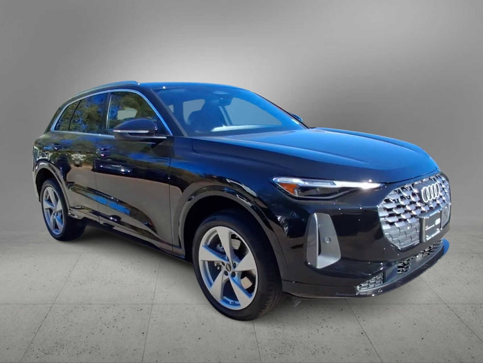 Certified 2025 Audi Q5 Premium Plus AWD/4WD image 2