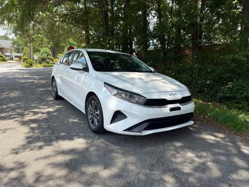 Used 2023 Kia Forte LXS image 9