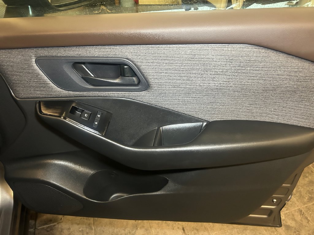 Used 2023 Nissan Rogue S AWD/4WD image 16