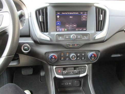 Used 2023 GMC Terrain SLE w/ Driver Convenience Package image 15