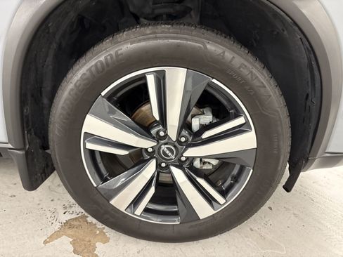 Used 2024 Nissan Rogue SL w/ SL Premium Package FWD image 12