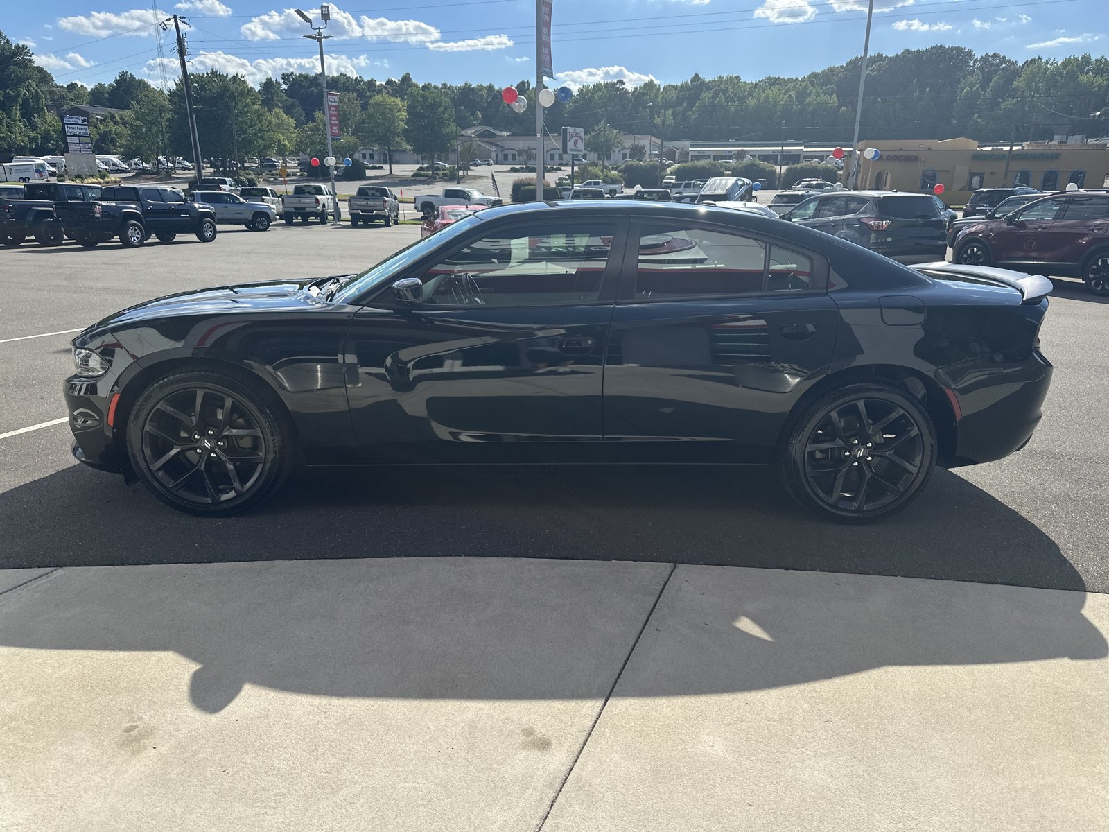 Used 2022 Dodge Charger SXT w/ Blacktop Package RWD image 5