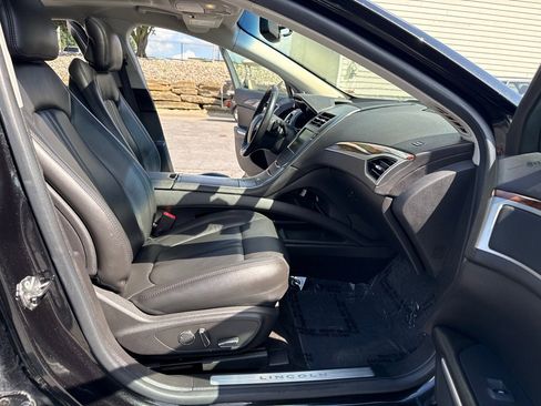 Used 2013 Lincoln MKZ FWD image 12