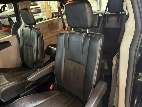 Certified 2020 Dodge Grand Caravan SXT FWD image 32