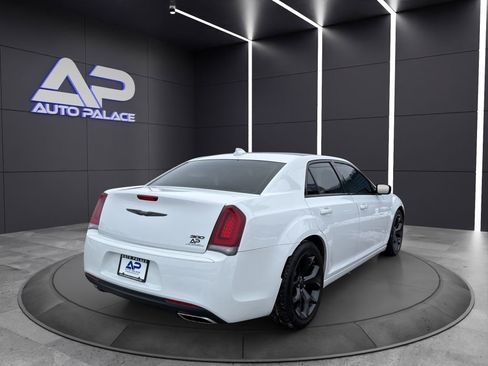 Used 2023 Chrysler 300 Touring w/ Sport Appearance Package image 6