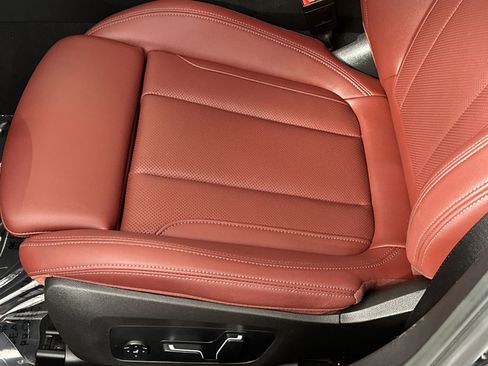 Used 2025 BMW 330i Sedan w/ Premium Package RWD image 12