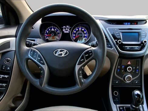 Used 2014 Hyundai Elantra SE w/ Option Group 02 FWD image 6