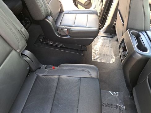 Used 2022 Chevrolet Tahoe LT w/ Luxury Package image 11