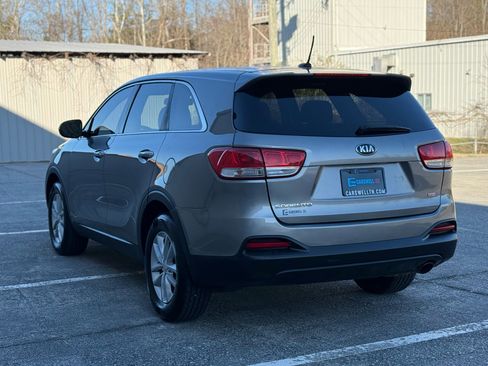 Used 2017 Kia Sorento L image 7