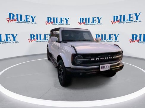 New 2025 Ford Bronco Outer Banks image 2