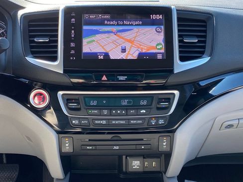 Used 2018 Honda Pilot Touring image 25