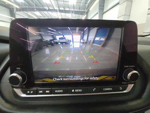 Used 2025 Nissan Rogue SV AWD/4WD image 16