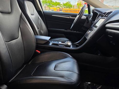 Used 2019 Ford Fusion Energi Titanium FWD image 14