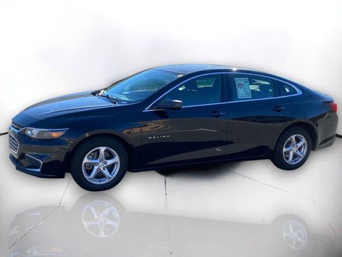 Used 2018 Chevrolet Malibu LS image 2