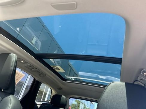 Certified 2025 Volvo XC60 B5 Plus AWD/4WD image 30
