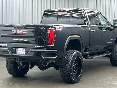 Used 2025 GMC Sierra 3500 Denali image 5