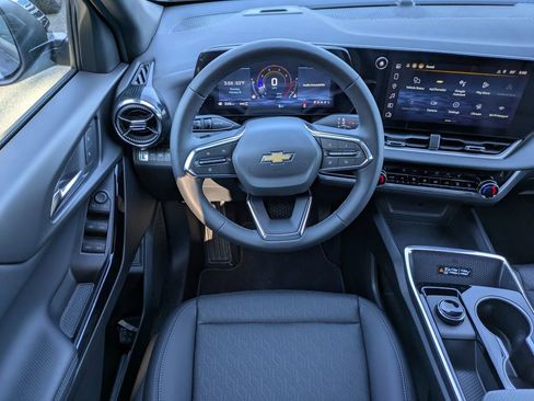 New 2026 Chevrolet Equinox LT w/ Convenience Package II image 17